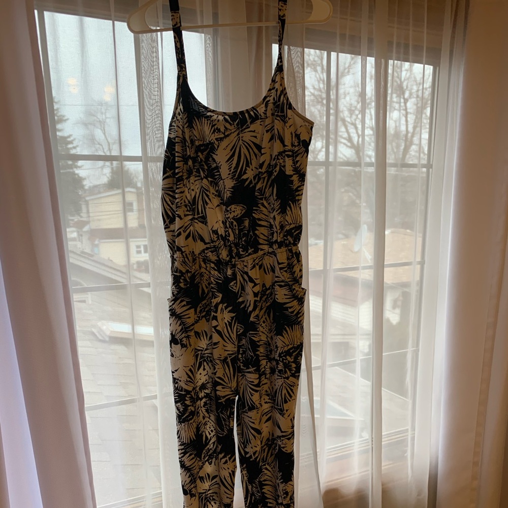 Black and white flower print jumpsuit!